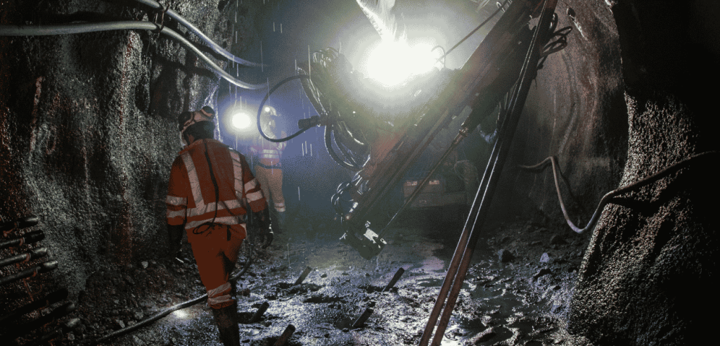 Tampings improving blast performance in South African mining shot hole applications