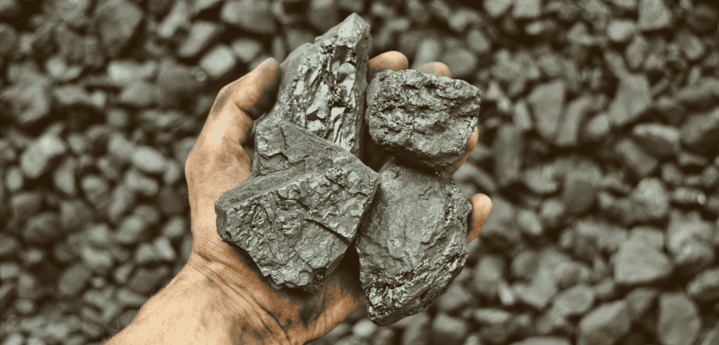 Tamping supporting controlled rock fragmentation in an underground mining blast hole